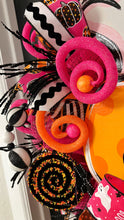 Load image into Gallery viewer, HEY BOO WREATH (black picks)
