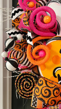 Load image into Gallery viewer, HEY BOO WREATH (white picks)
