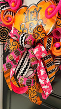 Load image into Gallery viewer, HEY BOO WREATH (black picks)
