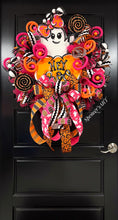 Load image into Gallery viewer, HEY BOO WREATH (black picks)
